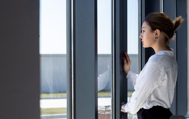 4 Tips to Hire Glass Fitting Services for Residential Doors
